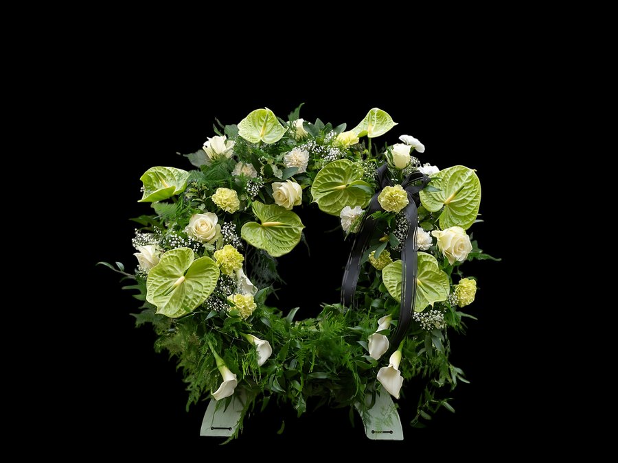 白を基調としたお供えの花のサンプル写真